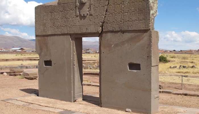 LA PAZ - TIWANAKU - COPACABANA (3.810 M A.S.L. – 12,500 FT)