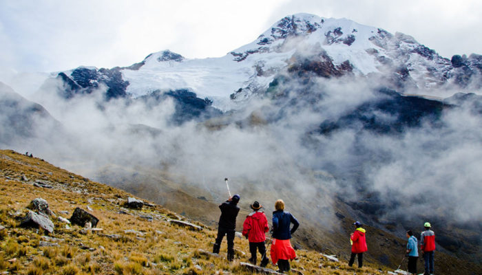 KANISAYA – LAGUNA CHUCHUJA (4230 meters/13,900 feet asl)