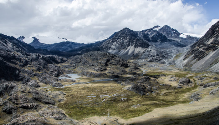 HUANACUNI CAMP - PELECHUCO PASS – PALOMANI GRANDE CAMP (4730 meters/15,500 feet asl)