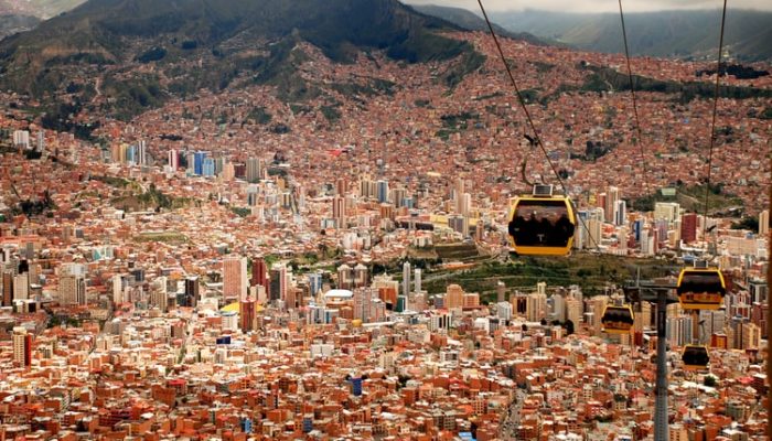 LA PAZ / «SHOESHINER» - CABLECAR – CITY TOUR (3600 m a.s.l./11,811ft) 