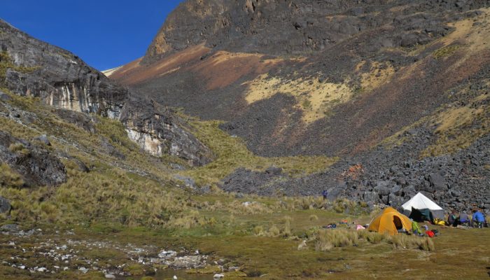 LAGUNA GLACIAR - ILLAMPU BASE CAMP (4620 meters/15,200 feet asl)