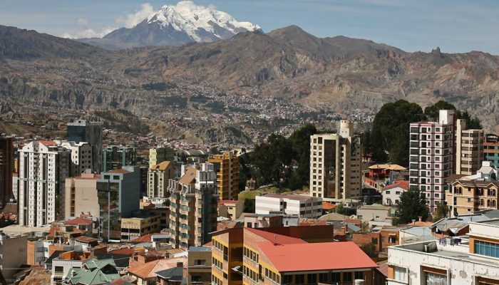 CHACHACOMANI BASE CAMP (4470 m.a.s.l./14665 feet) - CRUZ PAMPA ( 4420 m.a.s.l./4500 feet) - LA PAZ (3600 m.a.s.l./11811 feet)