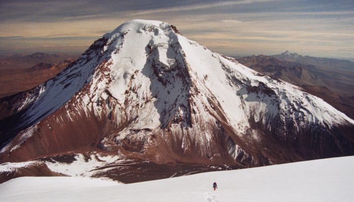 ASCENT OF THE VOLCANO PARINACOTA (6.330 meters / 20 767 feet asl.) – HOT SPRINGS - SAJAMA – LA PAZ (3600 meters / 11 811 feet asl.)