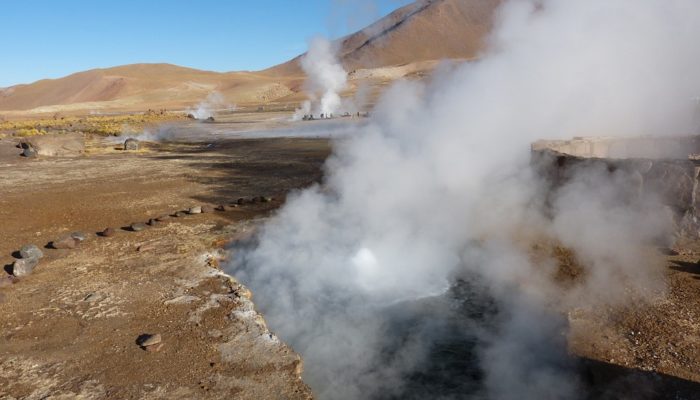 SAN PEDRO DE ATACAMA / GEYSERS DEL TATIO (4.280 m/ 14041 ft) – CALAMA - SANTIAGO (570 m/ 1870 ft)