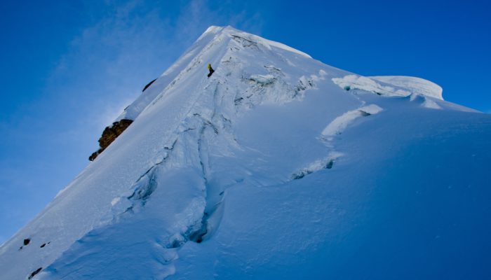 COLOLO HIGH CAMP (4960 m.a.s.l./16270 feet) – ASCENT OF COLOLO/ANTA KJAWA ( 5925 m.a.s.l. 19438 feet ) –COLOLO CAMP ( 4680 m.a.s.l./15350 feet)