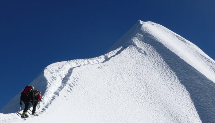 ASCENT OF PICO SCHULZ ( 5900 M.A.S.L./16700 FEET) - ILLAMPU/SCHULZ BASE CAMP (4620 M.A.S.L./15160 FEET)