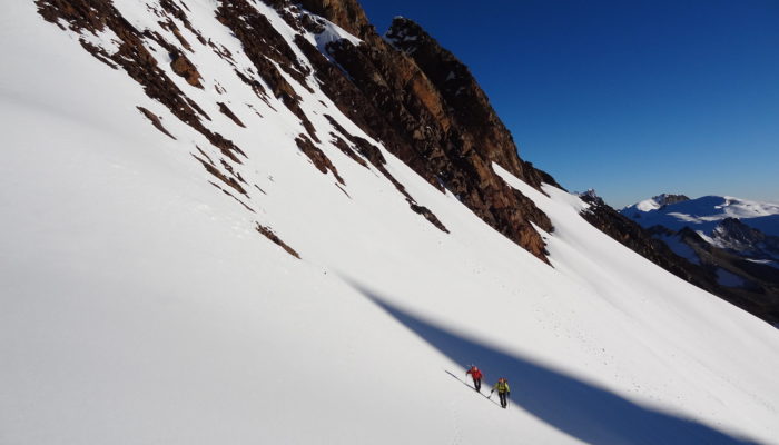 ASCENT OF PACH’A PATA ( 5650 m.a.s.l./18536 feet)  LAGUNA LECHE KHOTA ( 5150 m.a.s.l./16896 feet) 