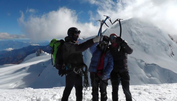 The Wakana, the 14th non-recognized summit above 6000 meters a.s.l in the Royal Cordillera