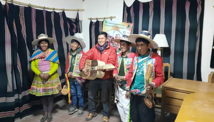 ORURO - CHALLAPATA - LIVICHUCO - WOOL LEARNING - TYPICAL CONCERT