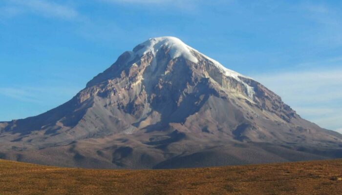 Discover Sajama Park, its lagoons and geysers